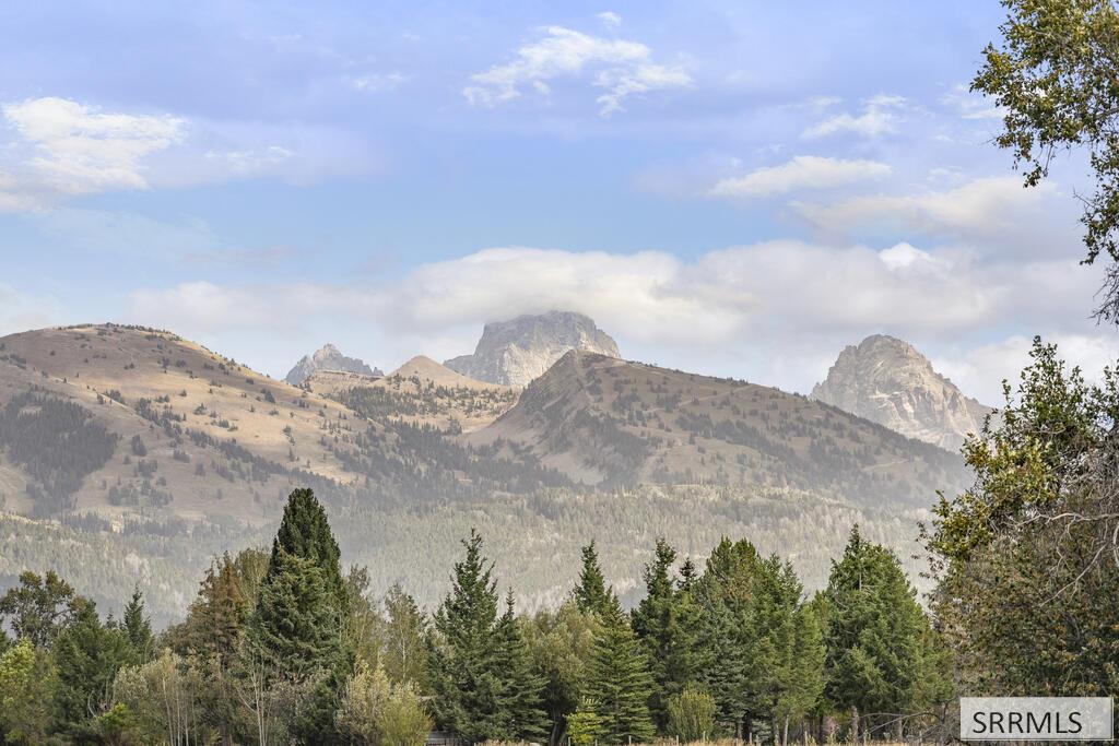 MLS #2189330 image #0